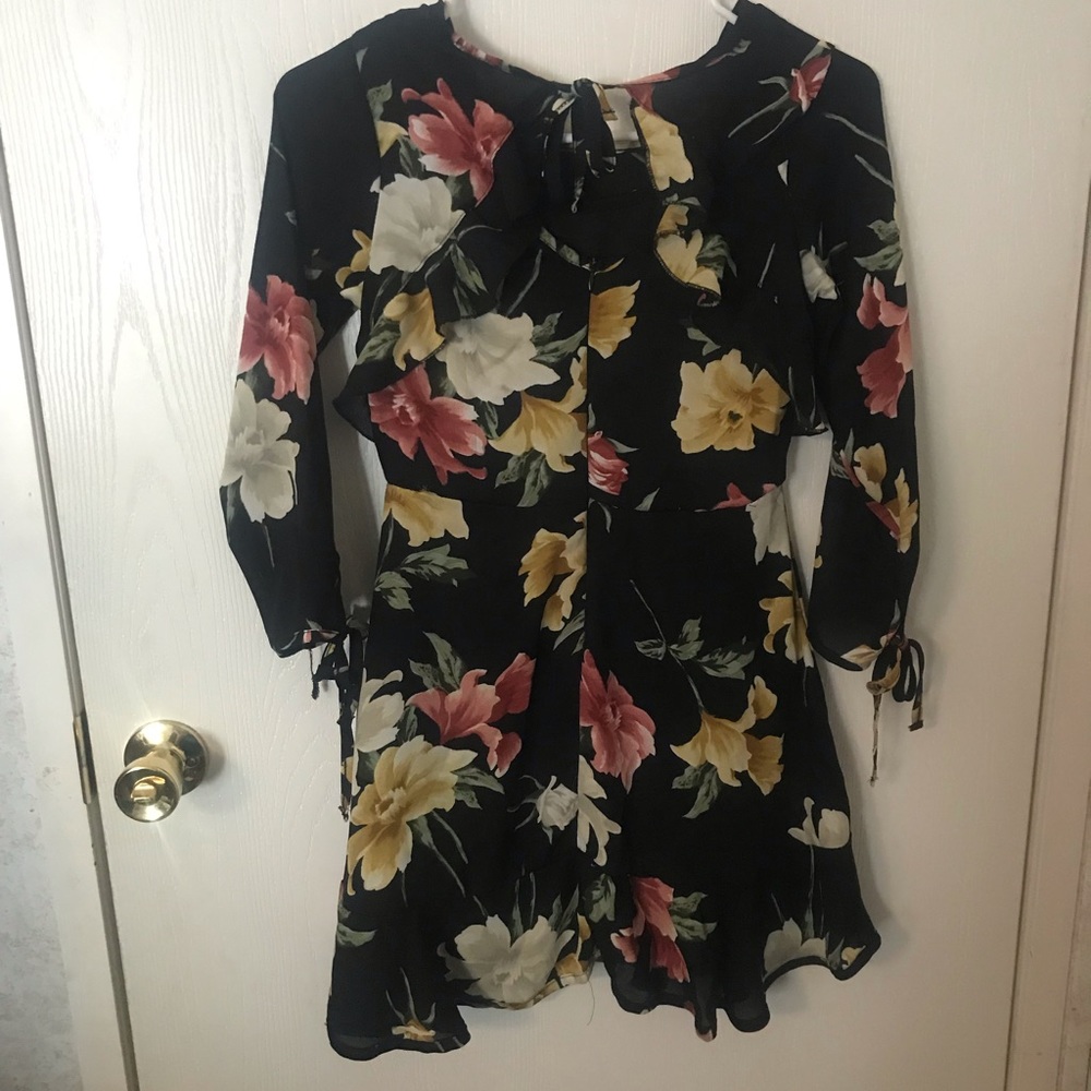 Dress - Picture 3 of 4